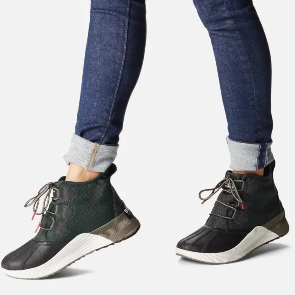 Sorel Out ‘n About Classic Duck boot in dark moss, black
